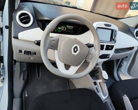 Білий Рено Зое, об'ємом двигуна 0 л та пробігом 95 тис. км за 9850 $, фото 5 на Automoto.ua
