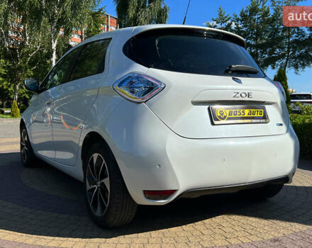 Белый Рено Зое, объемом двигателя 0 л и пробегом 143 тыс. км за 8900 $, фото 4 на Automoto.ua