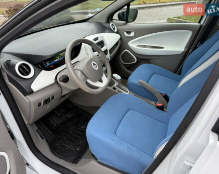 Белый Рено Зое, объемом двигателя 0 л и пробегом 106 тыс. км за 8100 $, фото 7 на Automoto.ua