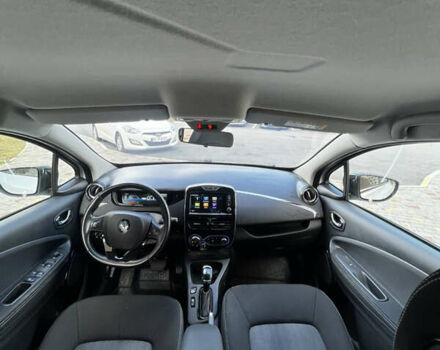 Белый Рено Зое, объемом двигателя 0 л и пробегом 146 тыс. км за 10500 $, фото 22 на Automoto.ua