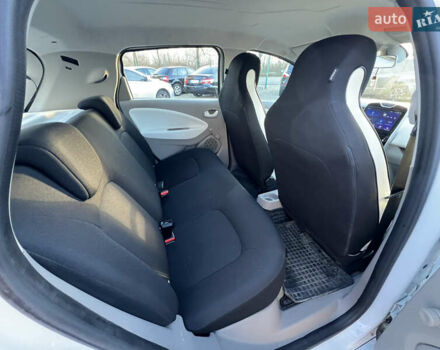 Белый Рено Зое, объемом двигателя 0 л и пробегом 94 тыс. км за 9199 $, фото 28 на Automoto.ua