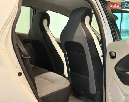 Білий Рено Зое, об'ємом двигуна 0 л та пробігом 121 тис. км за 7300 $, фото 15 на Automoto.ua
