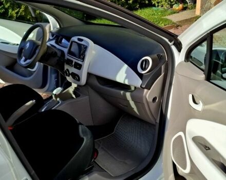 Белый Рено Зое, объемом двигателя 0 л и пробегом 101 тыс. км за 8850 $, фото 5 на Automoto.ua