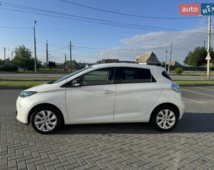 Белый Рено Зое, объемом двигателя 0 л и пробегом 78 тыс. км за 10600 $, фото 15 на Automoto.ua