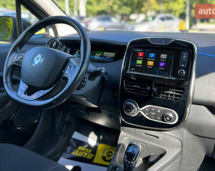 Белый Рено Зое, объемом двигателя 0 л и пробегом 143 тыс. км за 8900 $, фото 12 на Automoto.ua