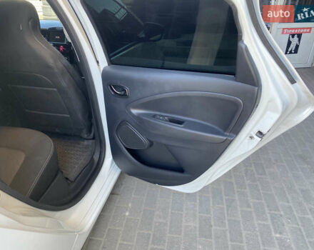 Белый Рено Зое, объемом двигателя 0 л и пробегом 103 тыс. км за 8900 $, фото 14 на Automoto.ua