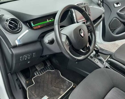 Білий Рено Зое, об'ємом двигуна 0 л та пробігом 123 тис. км за 9650 $, фото 61 на Automoto.ua