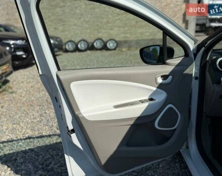 Белый Рено Зое, объемом двигателя 0 л и пробегом 93 тыс. км за 9799 $, фото 9 на Automoto.ua