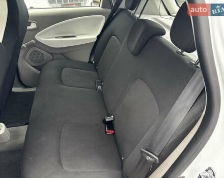 Білий Рено Зое, об'ємом двигуна 0 л та пробігом 23 тис. км за 8850 $, фото 29 на Automoto.ua