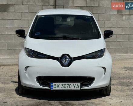 Белый Рено Зое, объемом двигателя 0 л и пробегом 120 тыс. км за 8300 $, фото 2 на Automoto.ua