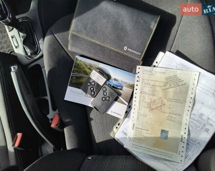 Білий Рено Зое, об'ємом двигуна 0 л та пробігом 42 тис. км за 9500 $, фото 28 на Automoto.ua