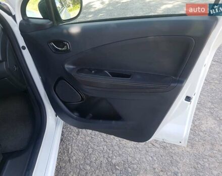 Белый Рено Зое, объемом двигателя 0 л и пробегом 95 тыс. км за 11000 $, фото 21 на Automoto.ua