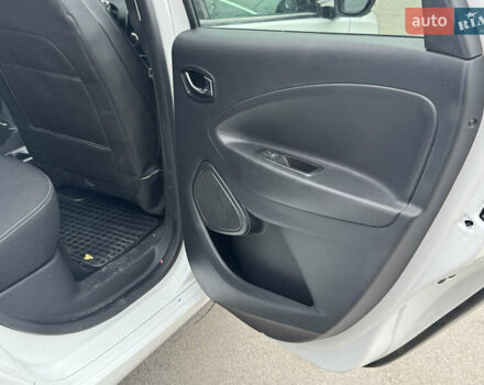 Білий Рено Зое, об'ємом двигуна 0 л та пробігом 91 тис. км за 10600 $, фото 24 на Automoto.ua