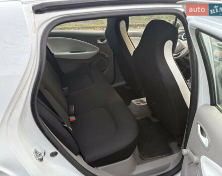 Белый Рено Зое, объемом двигателя 0 л и пробегом 65 тыс. км за 9200 $, фото 6 на Automoto.ua