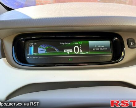 Белый Рено Зое, объемом двигателя 0 л и пробегом 58 тыс. км за 10500 $, фото 4 на Automoto.ua