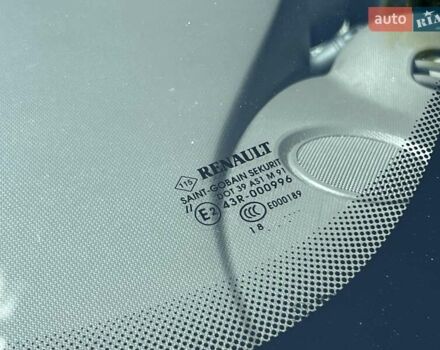 Белый Рено Зое, объемом двигателя 0 л и пробегом 120 тыс. км за 10500 $, фото 10 на Automoto.ua