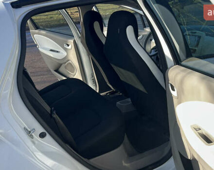 Белый Рено Зое, объемом двигателя 0 л и пробегом 85 тыс. км за 8700 $, фото 14 на Automoto.ua