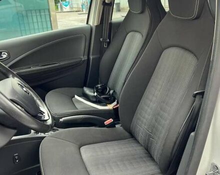 Белый Рено Зое, объемом двигателя 0 л и пробегом 109 тыс. км за 9499 $, фото 13 на Automoto.ua