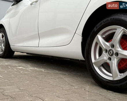 Белый Рено Зое, объемом двигателя 0 л и пробегом 127 тыс. км за 9200 $, фото 29 на Automoto.ua