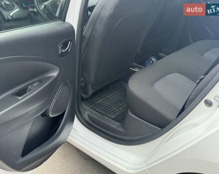 Білий Рено Зое, об'ємом двигуна 0 л та пробігом 91 тис. км за 10600 $, фото 22 на Automoto.ua