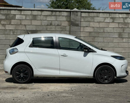 Белый Рено Зое, объемом двигателя 0 л и пробегом 120 тыс. км за 8300 $, фото 3 на Automoto.ua