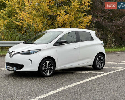Белый Рено Зое, объемом двигателя 0 л и пробегом 150 тыс. км за 8800 $, фото 10 на Automoto.ua