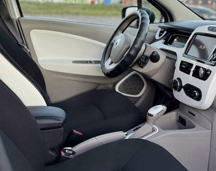 Белый Рено Зое, объемом двигателя 0 л и пробегом 117 тыс. км за 9800 $, фото 11 на Automoto.ua