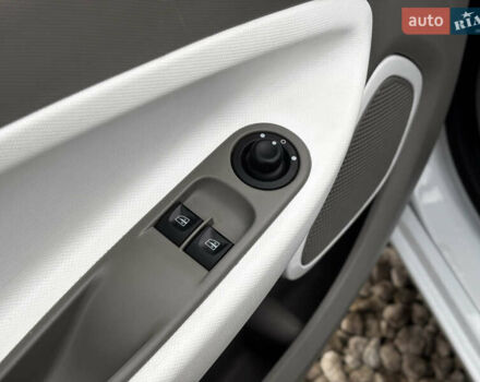 Білий Рено Зое, об'ємом двигуна 0 л та пробігом 23 тис. км за 8850 $, фото 11 на Automoto.ua