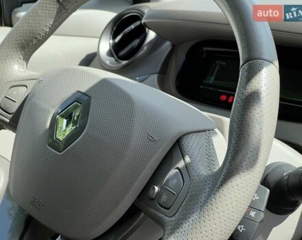 Белый Рено Зое, объемом двигателя 0 л и пробегом 120 тыс. км за 10500 $, фото 17 на Automoto.ua