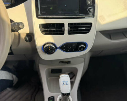 Білий Рено Зое, об'ємом двигуна 0 л та пробігом 87 тис. км за 8500 $, фото 13 на Automoto.ua