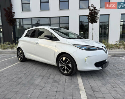 Белый Рено Зое, объемом двигателя 0 л и пробегом 73 тыс. км за 9700 $, фото 6 на Automoto.ua