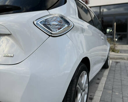 Белый Рено Зое, объемом двигателя 0 л и пробегом 75 тыс. км за 9900 $, фото 26 на Automoto.ua