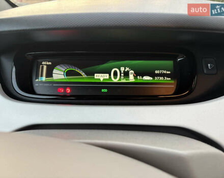 Белый Рено Зое, объемом двигателя 0 л и пробегом 65 тыс. км за 9200 $, фото 8 на Automoto.ua