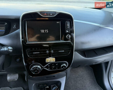 Белый Рено Зое, объемом двигателя 0 л и пробегом 51 тыс. км за 10800 $, фото 59 на Automoto.ua