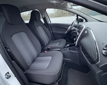 Белый Рено Зое, объемом двигателя 0 л и пробегом 37 тыс. км за 9600 $, фото 16 на Automoto.ua