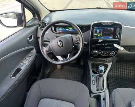 Белый Рено Зое, объемом двигателя 0 л и пробегом 72 тыс. км за 11700 $, фото 5 на Automoto.ua
