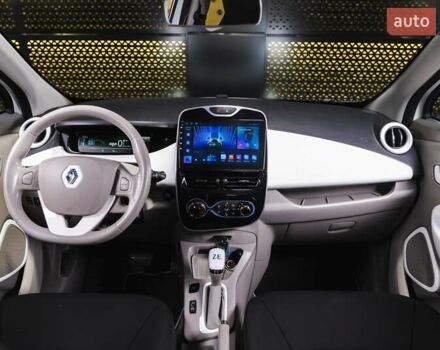 Белый Рено Зое, объемом двигателя 0 л и пробегом 18 тыс. км за 10300 $, фото 22 на Automoto.ua