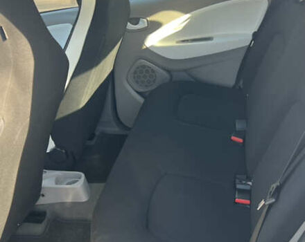 Белый Рено Зое, объемом двигателя 0 л и пробегом 85 тыс. км за 8700 $, фото 12 на Automoto.ua