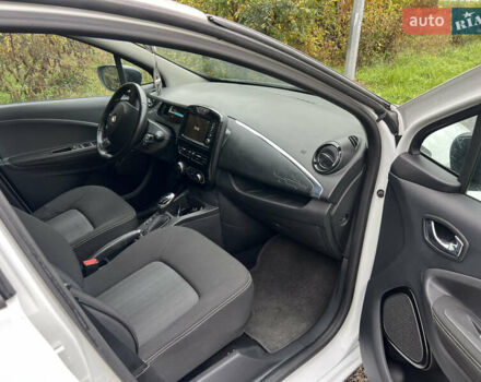 Белый Рено Зое, объемом двигателя 0 л и пробегом 150 тыс. км за 8800 $, фото 15 на Automoto.ua