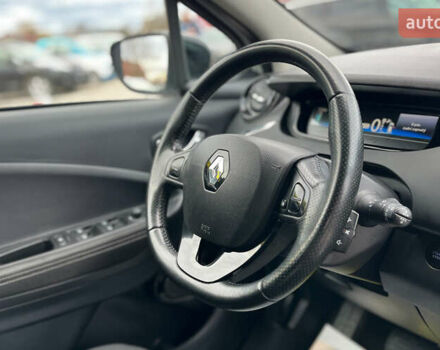 Белый Рено Зое, объемом двигателя 0 л и пробегом 140 тыс. км за 9300 $, фото 14 на Automoto.ua