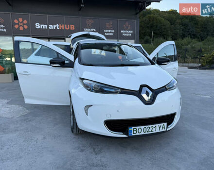 Белый Рено Зое, объемом двигателя 0 л и пробегом 51 тыс. км за 10800 $, фото 49 на Automoto.ua