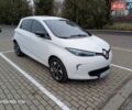 Белый Рено Зое, объемом двигателя 0 л и пробегом 150 тыс. км за 10000 $, фото 1 на Automoto.ua