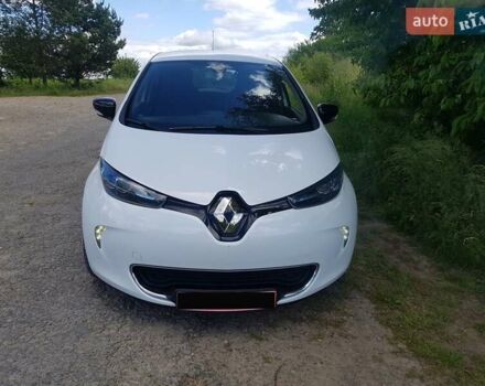 Белый Рено Зое, объемом двигателя 0 л и пробегом 95 тыс. км за 11000 $, фото 2 на Automoto.ua