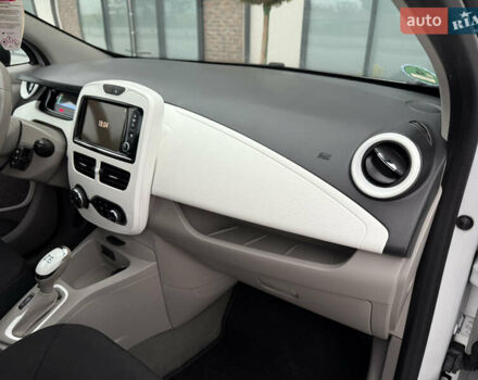 Белый Рено Зое, объемом двигателя 0 л и пробегом 127 тыс. км за 9200 $, фото 45 на Automoto.ua