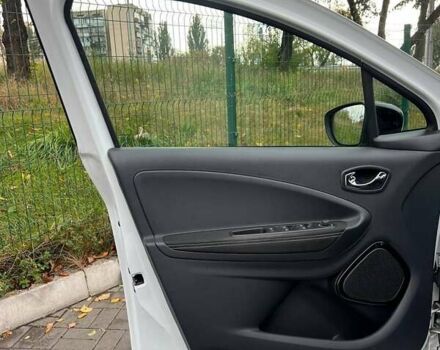 Белый Рено Зое, объемом двигателя 0 л и пробегом 109 тыс. км за 9499 $, фото 17 на Automoto.ua