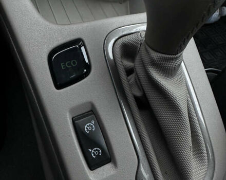 Белый Рено Зое, объемом двигателя 0 л и пробегом 96 тыс. км за 9800 $, фото 29 на Automoto.ua