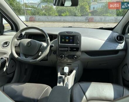 Белый Рено Зое, объемом двигателя 0 л и пробегом 120 тыс. км за 10500 $, фото 22 на Automoto.ua