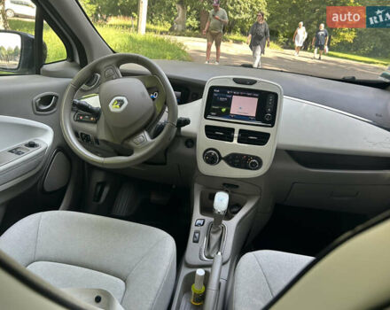 Белый Рено Зое, объемом двигателя 0 л и пробегом 54 тыс. км за 9300 $, фото 13 на Automoto.ua