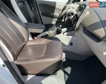 Белый Рено Зое, объемом двигателя 0 л и пробегом 120 тыс. км за 10500 $, фото 18 на Automoto.ua