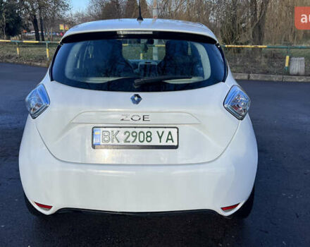 Белый Рено Зое, объемом двигателя 0 л и пробегом 85 тыс. км за 8700 $, фото 6 на Automoto.ua